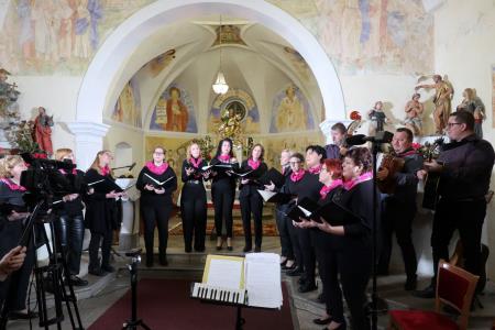 Skupni nastop gostiteljic in Tria Adio s